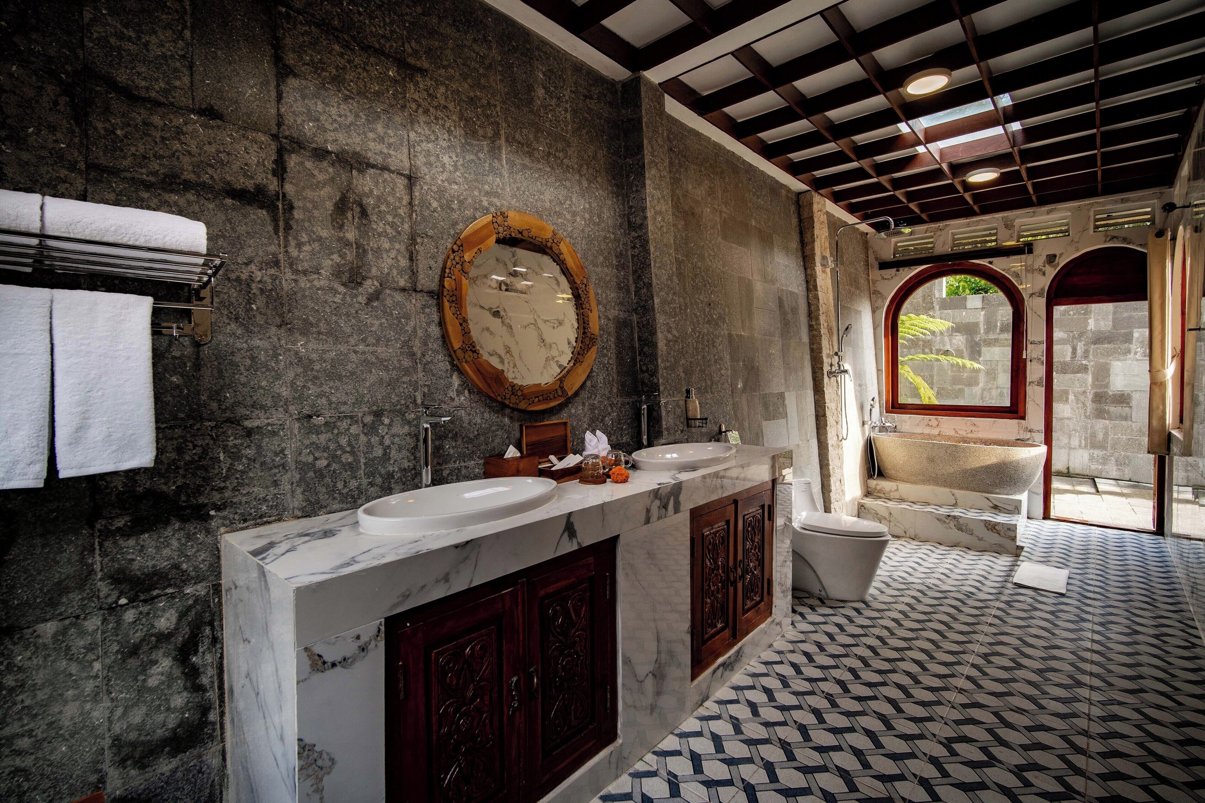 Grand Villa Campuhan with Private Pool and Valley View | Bathroom | Separate tub and shower, rainfall showerhead, hair dryer, slippers