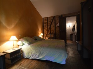 Bedroom - Holiday Home in Thurageau with Private Pool (Lencloître)