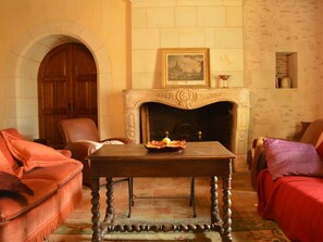 TV, fireplace, DVD player