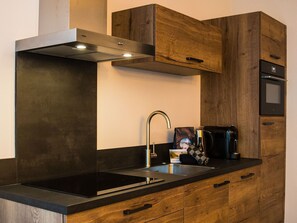 Kühlschrank, Mikrowelle, Geschirrspüler