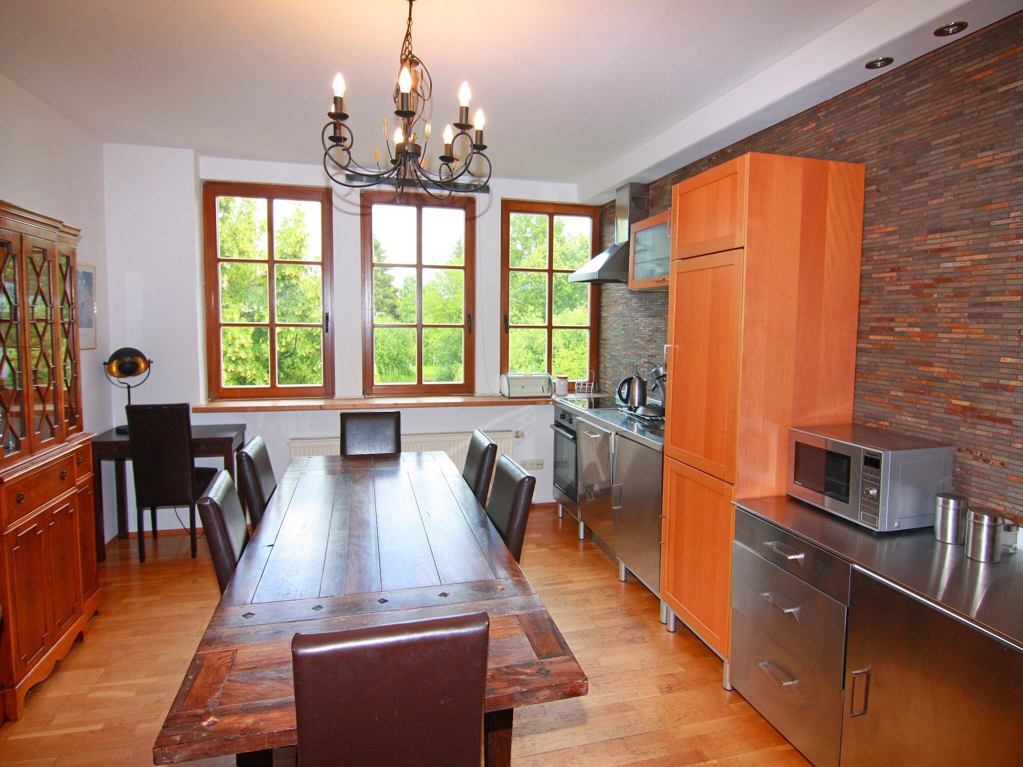 Kühlschrank, Mikrowelle, Ofen, Geschirrspüler