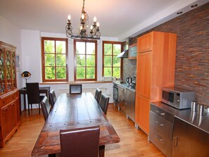 Kühlschrank, Mikrowelle, Ofen, Geschirrspüler