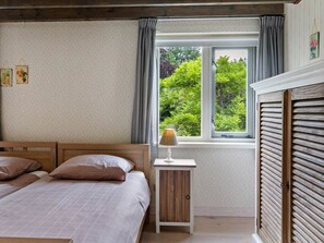 3 bedrooms, iron/ironing board, WiFi