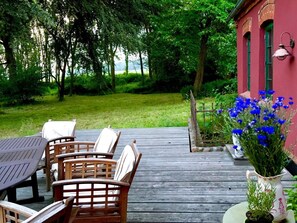 屋外ダイニングエリア