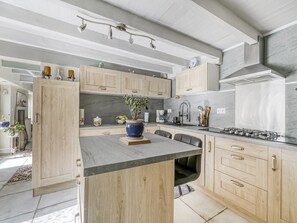 Fridge, oven, stovetop, dishwasher - Charming Stay in Heart of Dax (Dax)