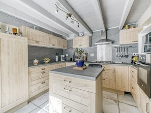 Fridge, oven, stovetop, dishwasher - Charming Stay in Heart of Dax (Dax)
