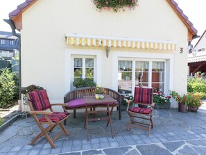 Outdoor dining - Comfortable holiday home in Saxony with terrace (Oederan)
