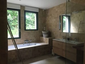 Shower, hair dryer, towels, toilet paper