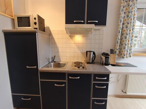 Refrigerador, placa de cocina, cafetera/tetera, tetera/pava eléctrica