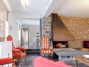 Interior - Countryside Retreat, Gerin (Gerin)