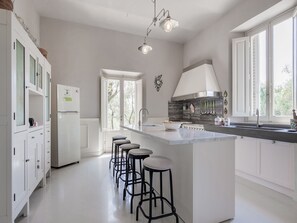 Kühlschrank, Ofen, Herdplatte, Geschirrspüler