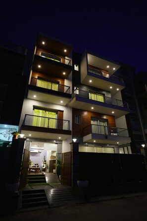 Front of property - Lime Tree Hotel The Pulkit (Gurugram)