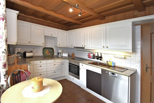 Frigorifero, forno, piano cottura, lavastoviglie