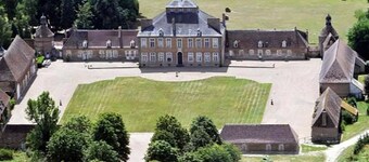 Outbuilding of a listed 16th-century château