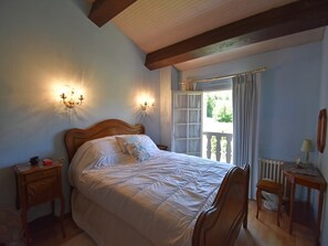 4 habitaciones, tabla de planchar con plancha y wifi 
