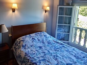 4 habitaciones, tabla de planchar con plancha y wifi 