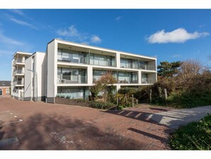 Exterior - Romantic Coastal Retreat with Scenic Balcony (Zoutelande)