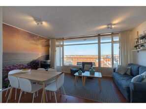 TV - Romantic Coastal Retreat with Scenic Balcony (Zoutelande)