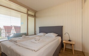 1 bedroom, Internet - Romantic Coastal Retreat with Scenic Balcony (Zoutelande)
