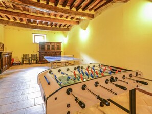 Game room - Holiday Home in Monte Santa Maria with Pool (Monte sta Maria Tiberina)