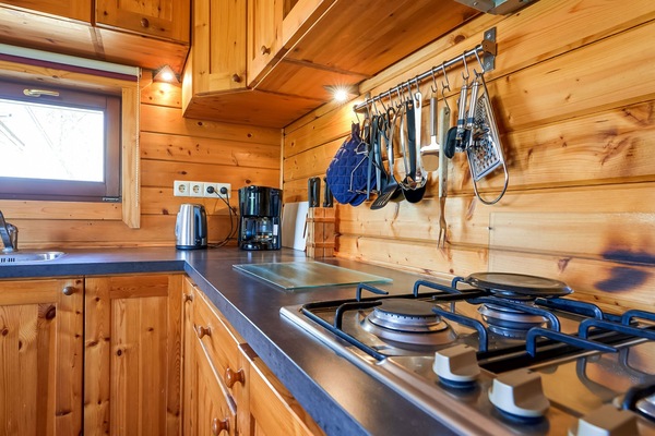 Kühlschrank, Mikrowelle, Herdplatte, Geschirrspüler