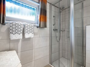 Shower, towels