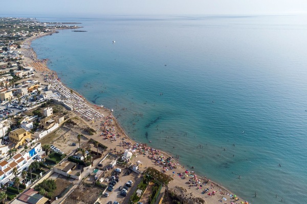 Una spiaggia nelle vicinanze