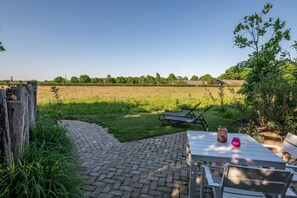 Outdoor dining - Tranquil Wellness Lodge in Drenthe (Drenthe)