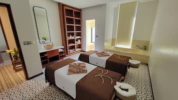Couples treatment rooms, body treatments, aromatherapy