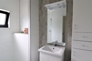 Shower - Luxury Wellness Lodge for a Couple (Dalerveen)