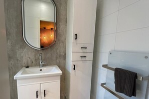 Shower - Wellness Retreat with Private Hot Tub (Dalerveen)