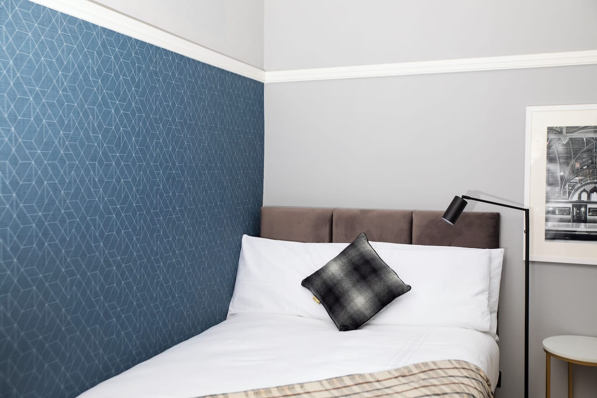 Single Room, 1 Twin Bed, Non Smoking, No Windows | 1 bedroom, iron/ironing board, free WiFi, bed sheets