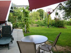 Outdoor dining - Gemütliche Gartenwohnung in Bernau (Bernau-Innerlehen)