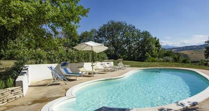 Ferienhaus in Cossignano mit Pool