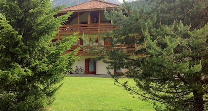 Schönes Ferienhaus bei Pozza di Fassa mit Garten