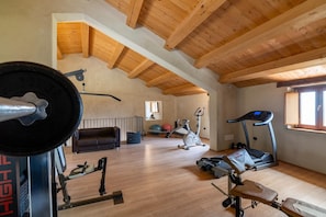 Fitness facility - Country House with Saltwater Pool (Acqualagna)