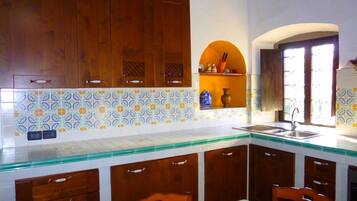 Ofen, GeschirrspĂŒler, Hochstuhl