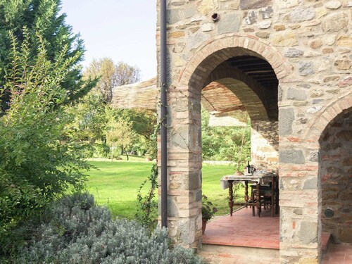 Authentic farmhouse with pool