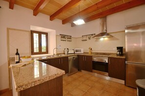 Fridge, microwave, dishwasher, dining tables - Countryside Villa & Garden (Felanitx)