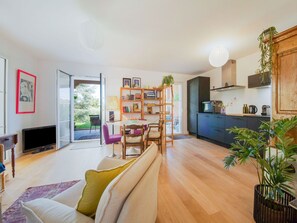 TV - Apartment in Provence with Pool & Golf (Roquefort les Pins)