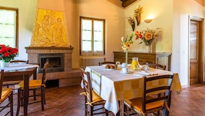 Dining - Agriturismo Tuscany with Panoramic Pool (Castiglion Fiorentino)