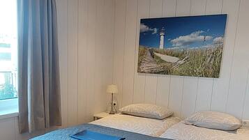 2 slaapkamers, een kluis op de kamer, een bureau