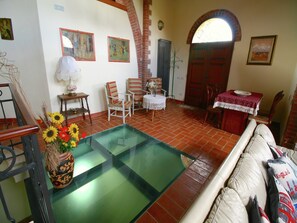 TV, fireplace, DVD player