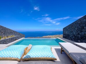 Premium Suite with Private Heated Pool | In-room safe, individually decorated, individually furnished, desk - Lithi Luxury Retreat (Santorini)