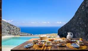 Junior Suite with Private Heated Pool | In-room safe, individually decorated, individually furnished, desk - Lithi Luxury Retreat (Santorini)