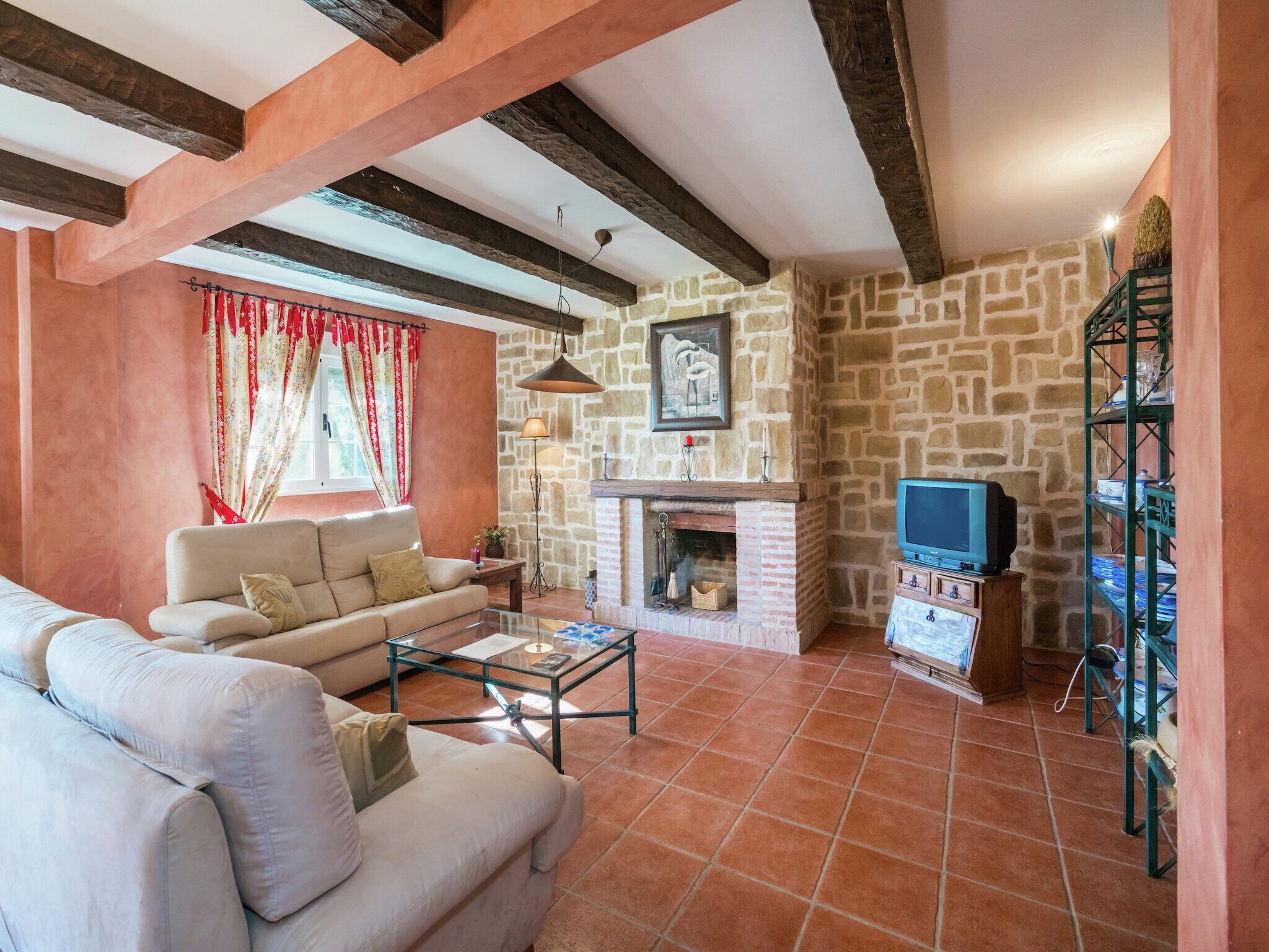 Télévision, cheminée