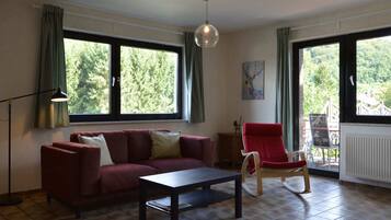 Fernseher, Kamin, Tischfußball