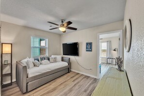 3 habitaciones, escritorio, tabla de planchar con plancha y wifi gratis 