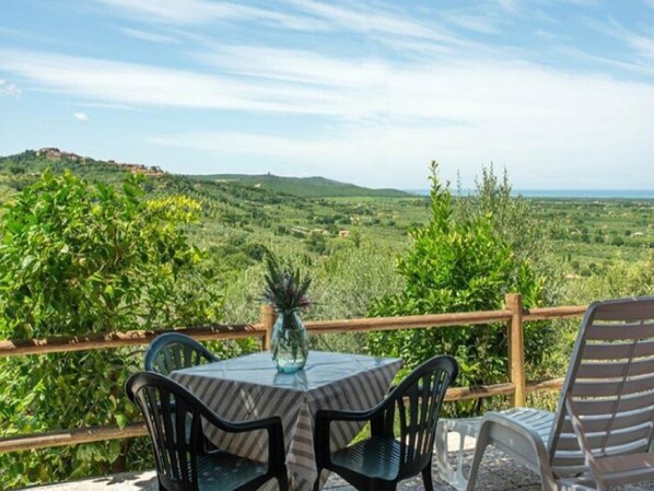 Outdoor dining - Pet-Friendly Getaway (Castagneto Carducci)
