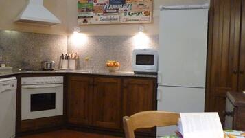 Microwave, oven, dishwasher, coffee/tea maker